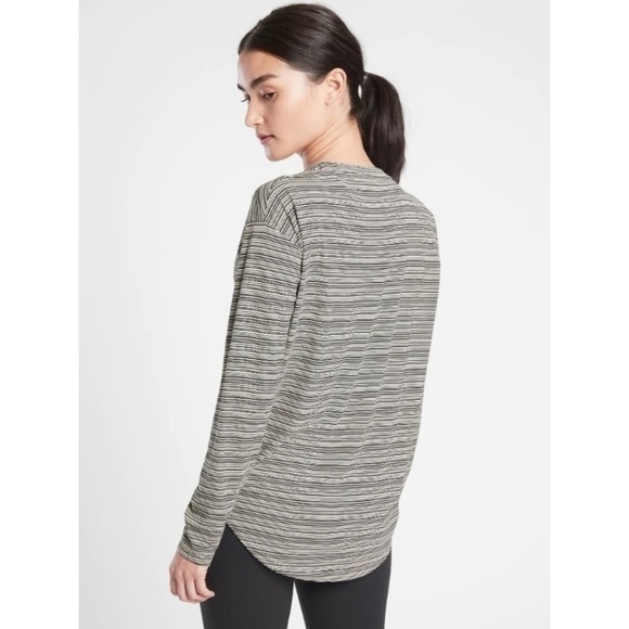 ATHLETA Cloudlight Stratus Striped Top‎ Size XS Black White Oversized Relaxed - Picture 3 of 12